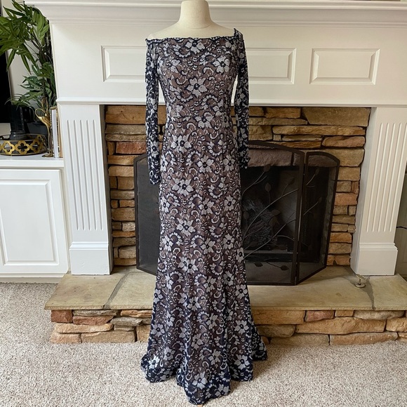 XSCAPE Long Sleeve Lace Off Shoulder Gown size 4 - Picture 4 of 13